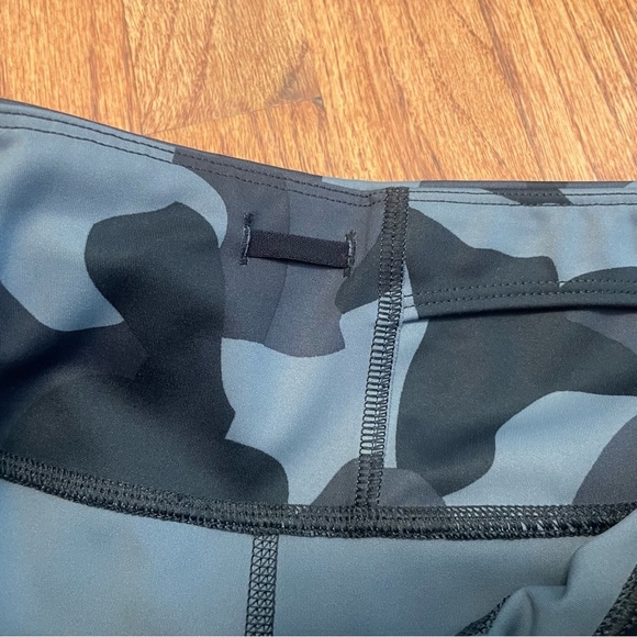 Athleta Camo Contender 7/8 Tights Pants size S - Picture 12 of 16